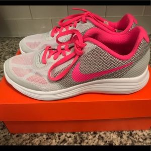 Brand new never worn Nike sneakers